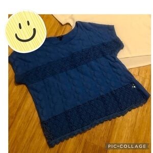 Hannah Ladies Blue cotton and lace boatneck dolman t shirt. EUC. 100%‎ cotton.